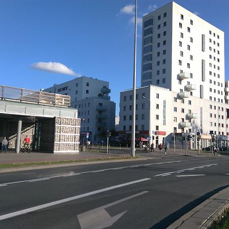 Apartamenty Metro Mlociny Varsóvia Exterior foto