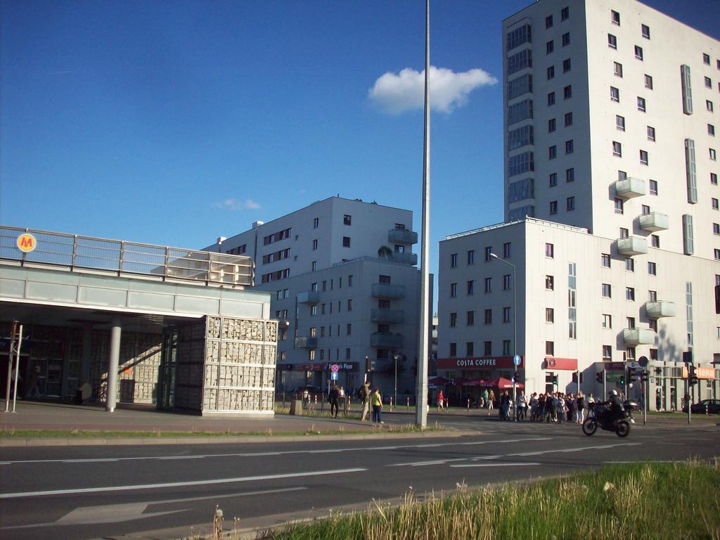 Apartamenty Metro Mlociny Varsóvia Exterior foto